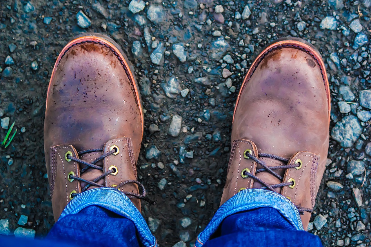 Work Shoes for Automation Jobs To Avert Injury and Pain - AX Control, Inc.